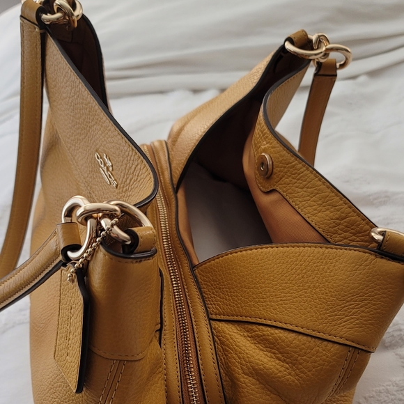 EUC Coach Large Lexy Squash Leather Shoulder Bag - Picture 3 of 13